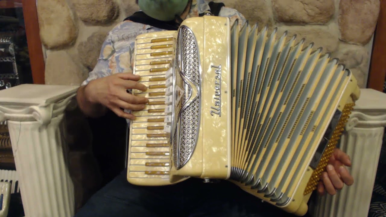 4731 - Buttercup Universal Piano Accordion LM 41 120 $799