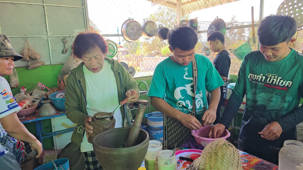 ตำบักหุ่ง ฝีมืออีแม่สอน บ่แซบกะต้องกินล่ะ.