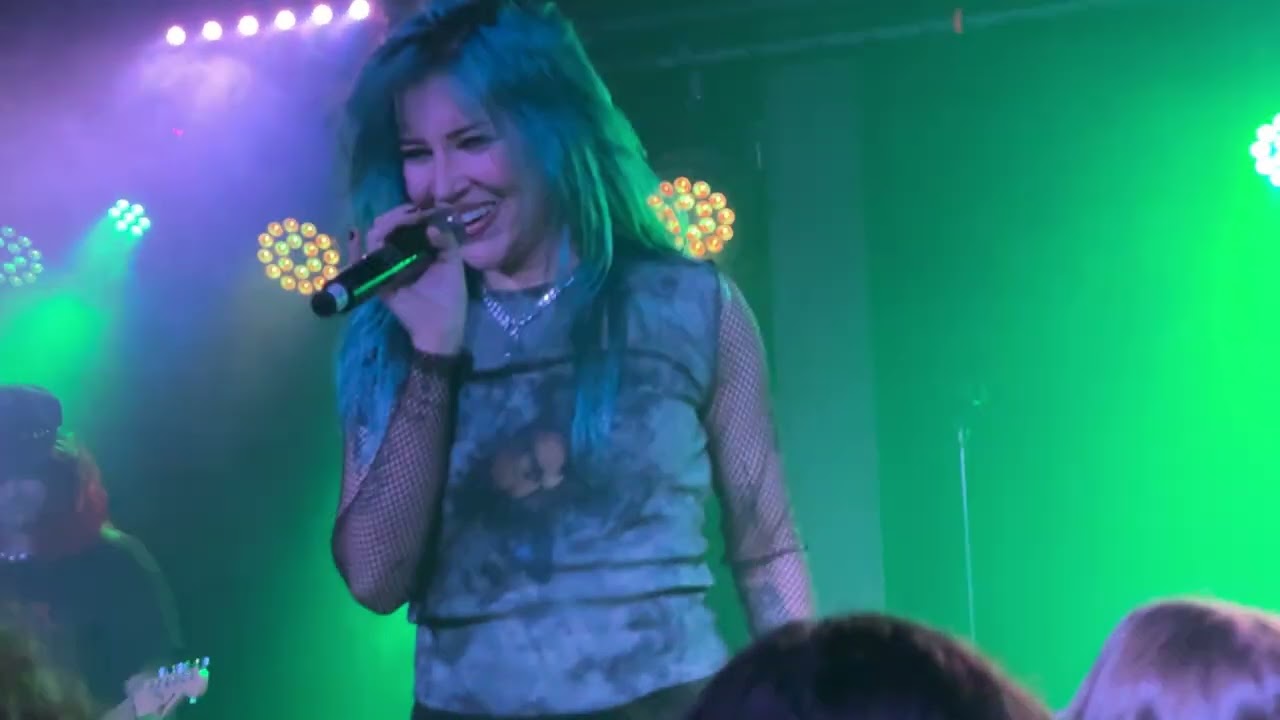 Charlotte Sands - Spite (Live - Stay Gold Melbourne - 02.05.2024)