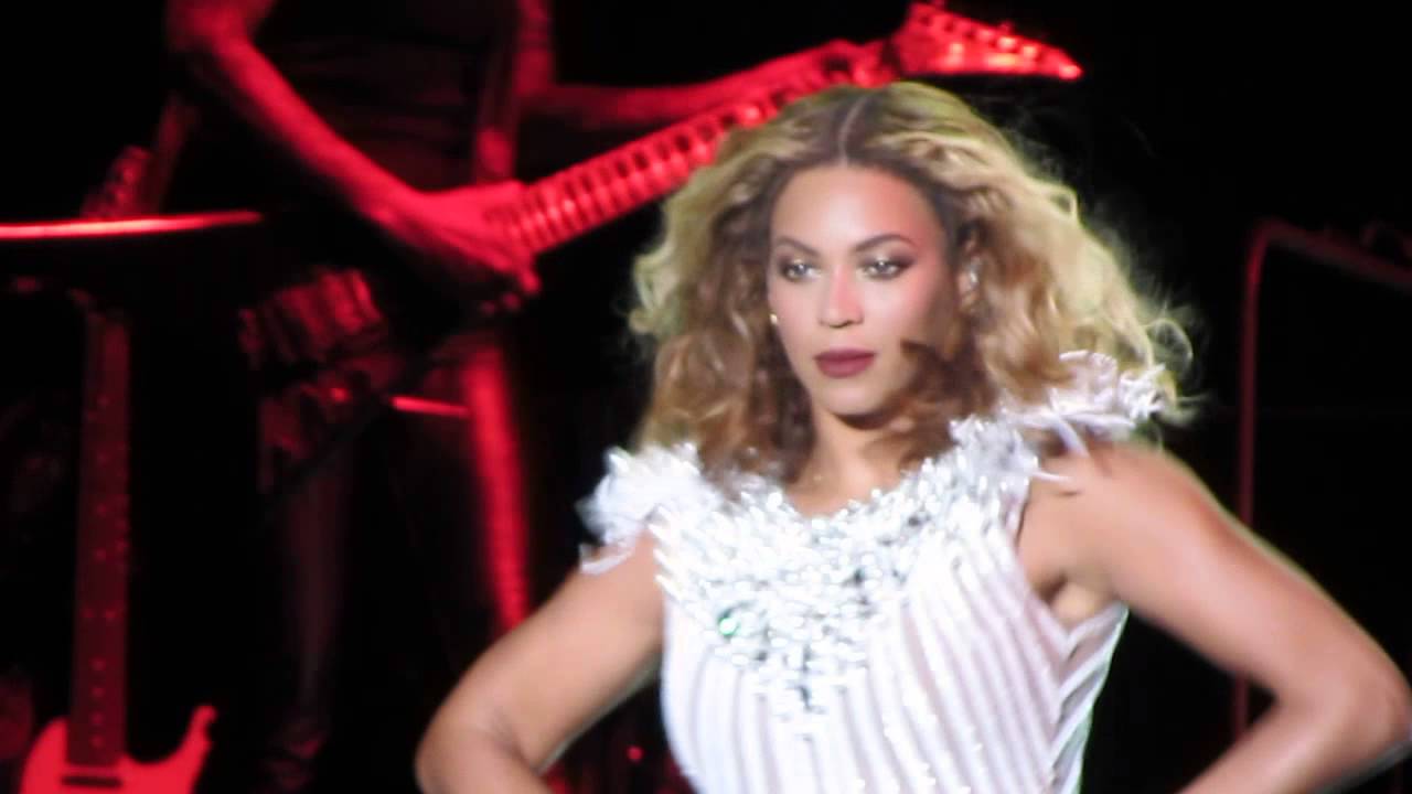 Beyoncé no Mineirão - BH - 11/09/13 - Início - Who run the world (Girls)