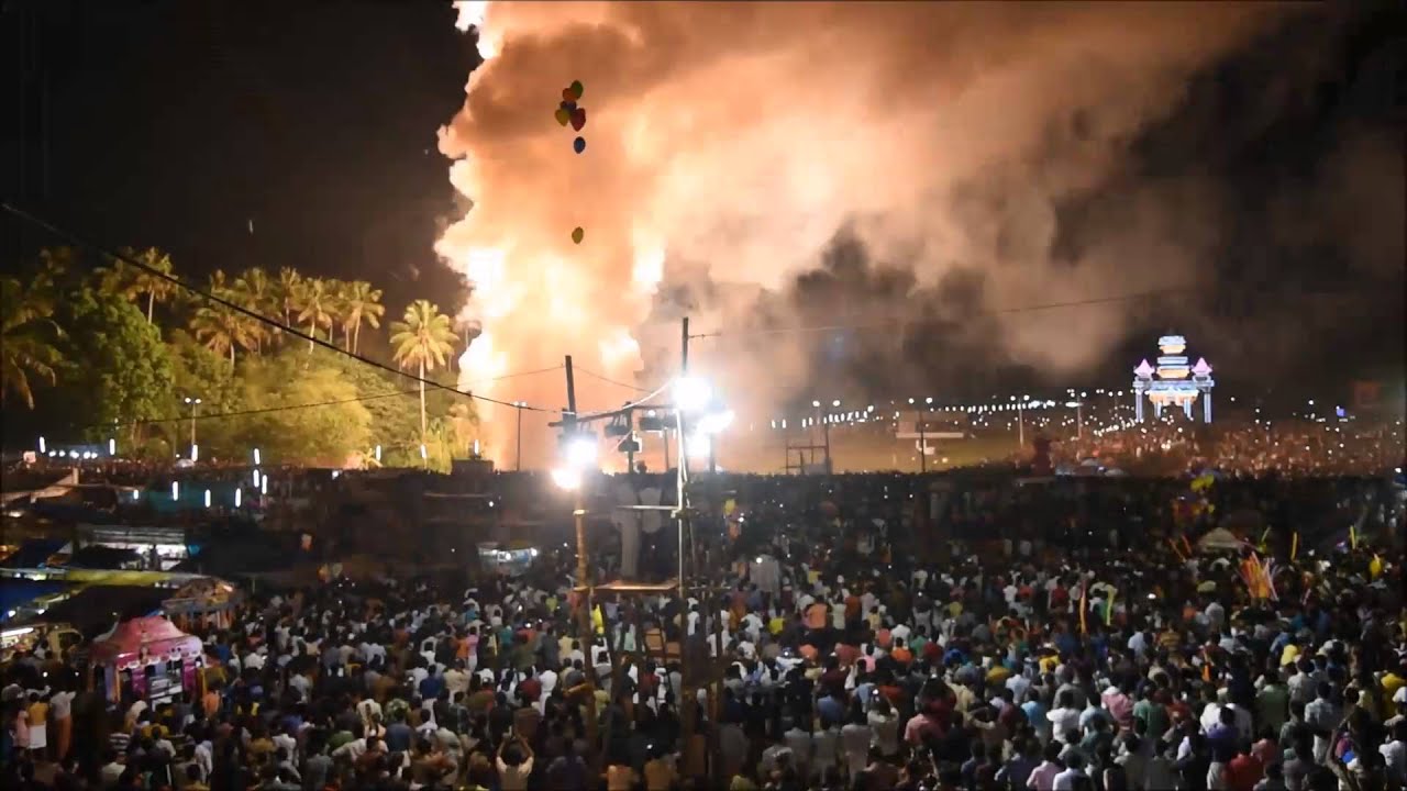 Fire Works(വെടിക്കെട്ട്‌) At Arattupuzha After Tharakkal Pooram 2016