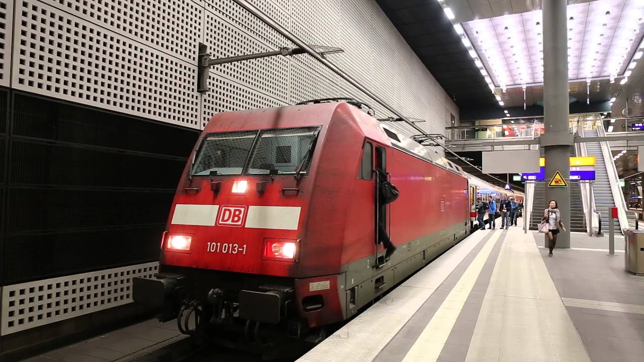 DB BR101 013 arrives at Berlin Hbf with a CNL train