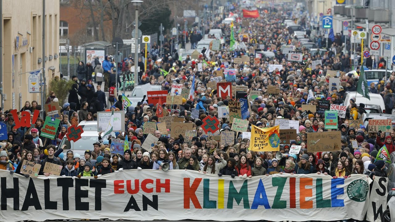 Hunderttausende bei Aktionstag von Fridays for Future und Verdi | AFP