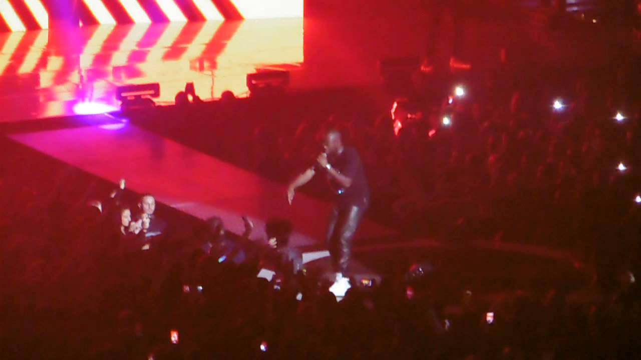 Maître Gims medley Laissez passer, Warano style et One shot en live