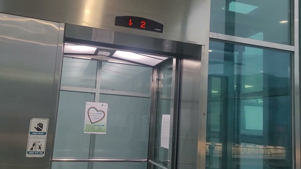 (이 시점부터 우산이 고장났습니다. ㅠ) 부산 기장군 기장읍 차성동로 70(동부리 280-9) 기장 제1공영주차장 현대엘리베이터(주) 탑사기 영상 2편.