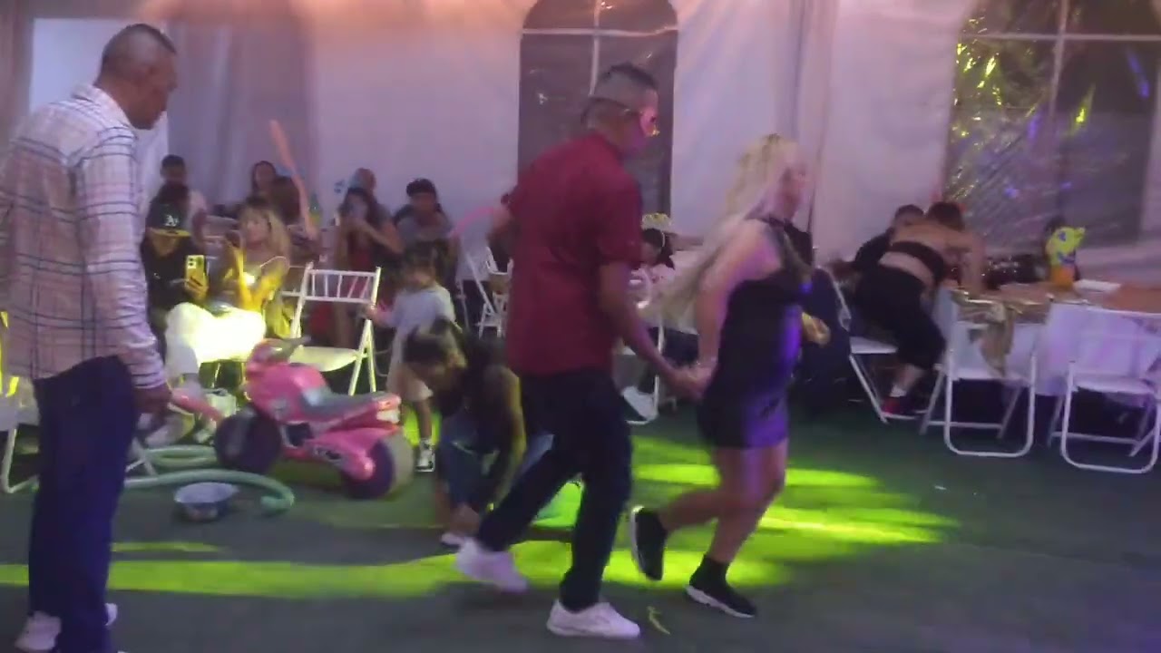 FIESTA CON LA ROCOLA DE LEÓN