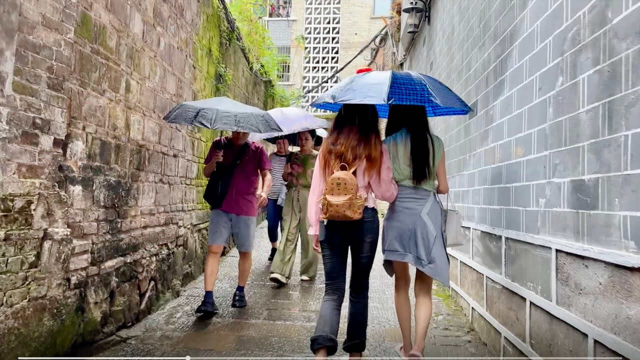 特大水災過後的鎮遠古鎮，下雨天也很多遊客，風景依舊漂亮