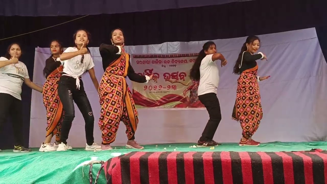 Sambalpuri Remix Dance...( Annual Function) Performance by Roshni & Group GGHS, Barpali