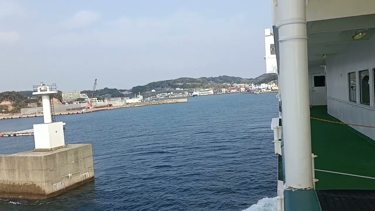 エメラルドからつ印通寺港入港の様子