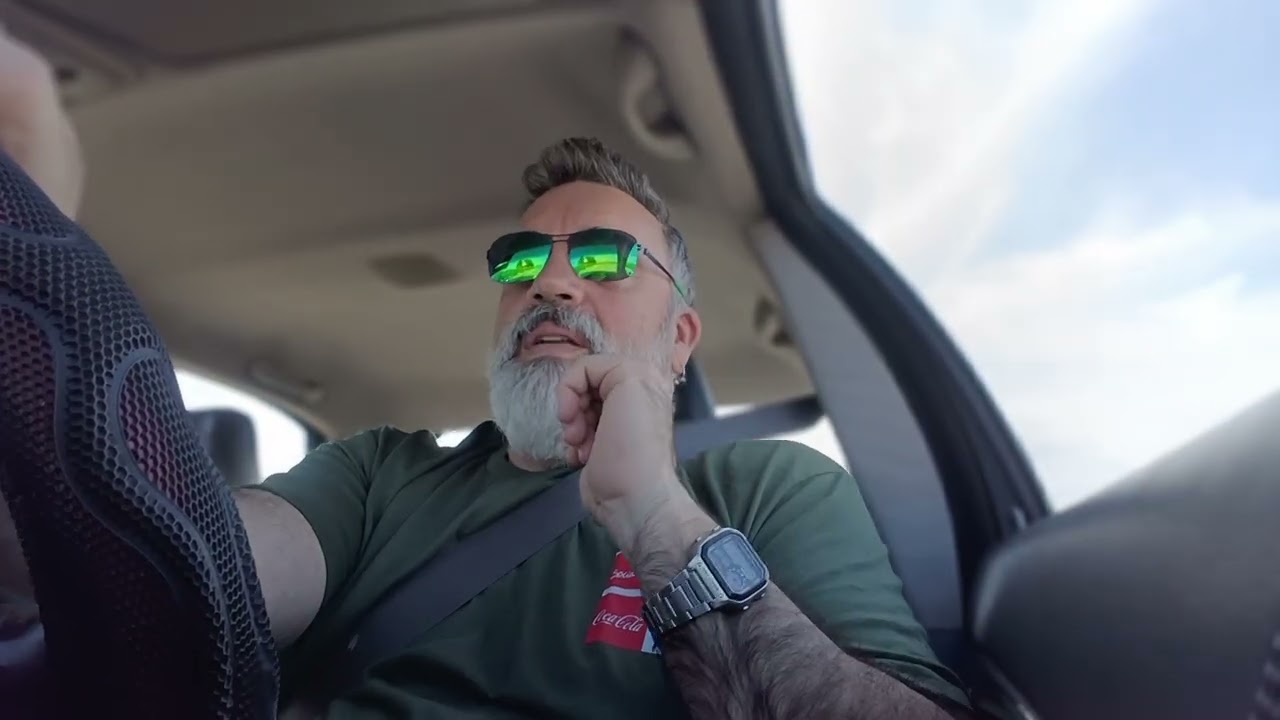Vox le echó huevos