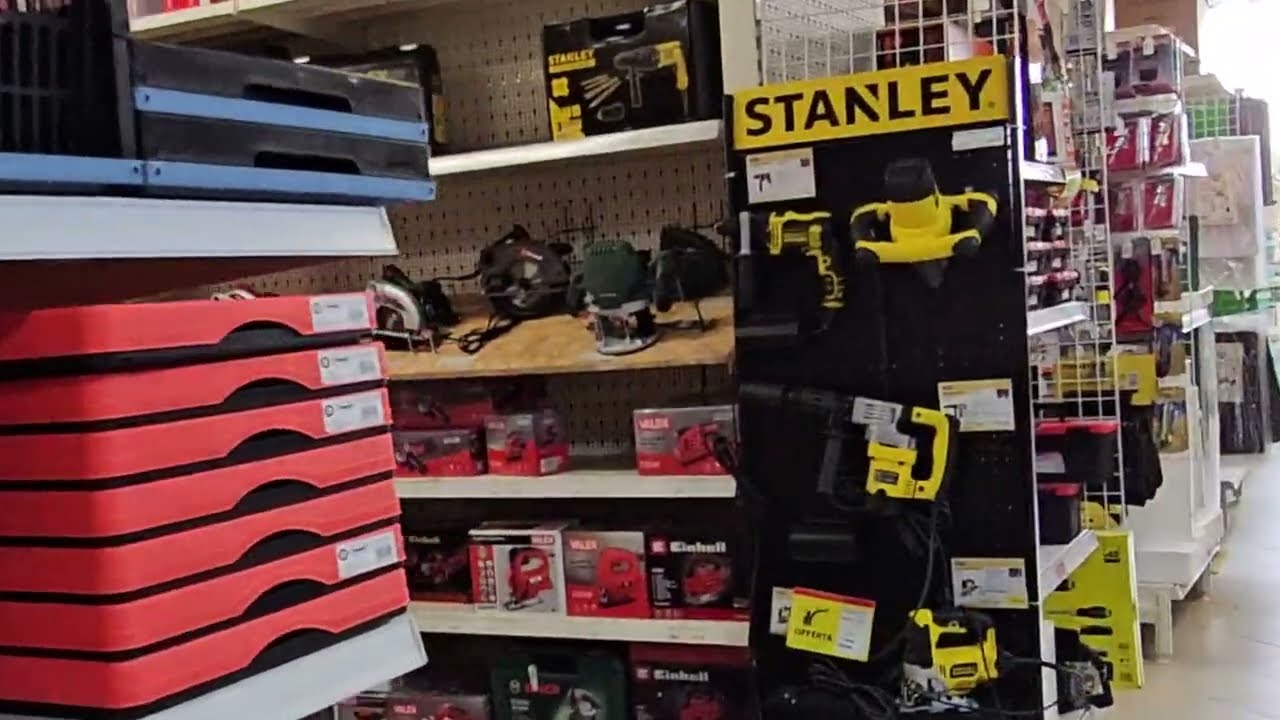 Hardware Store in Mussomeli, Sicily | Brico Market