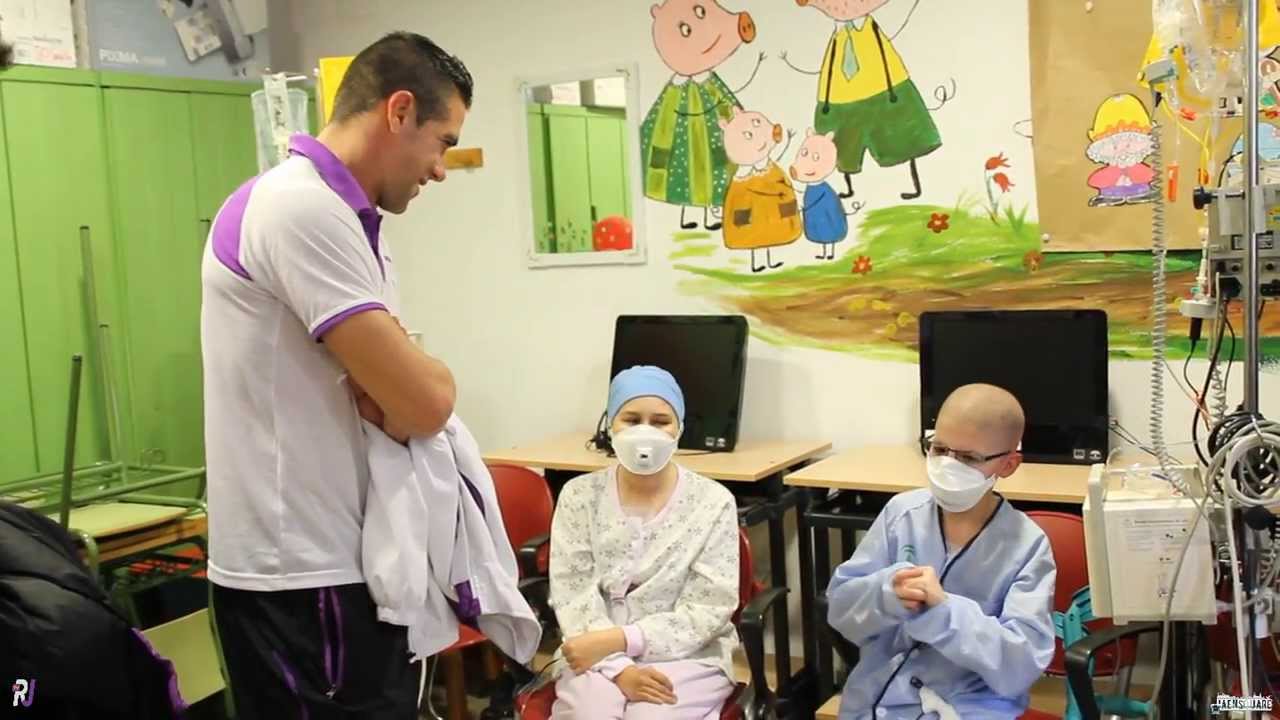 Visita del Real Jaén CF al Hospital Materno Infantil
