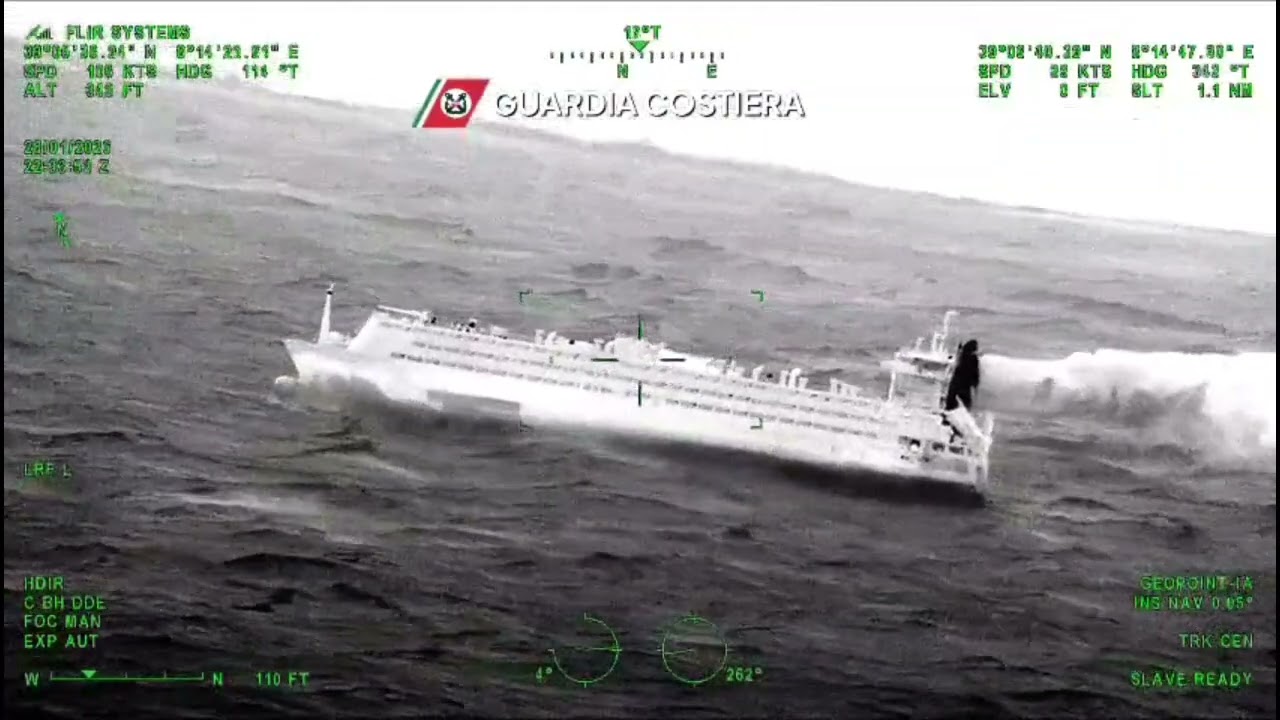 Nave cargo in balia del maltempo, salvata dalla Guardia costiera al largo di Carloforte