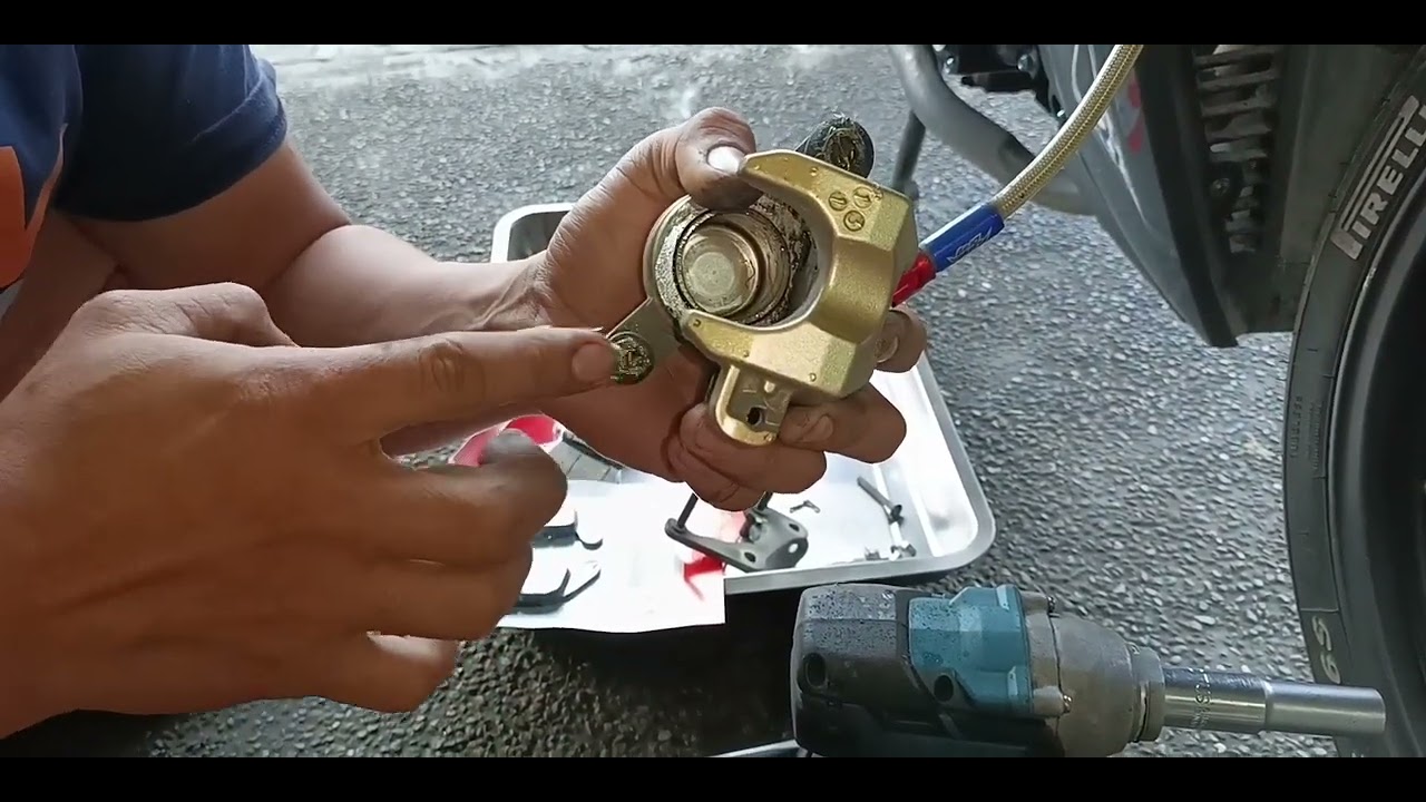 Yamaha Sniper 155 paano mag palit ng front and rear brake pad? 