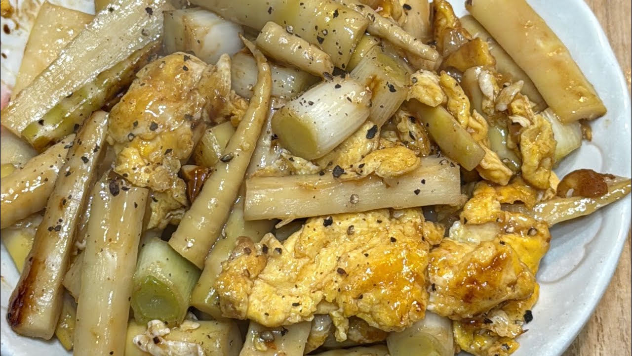 Fried bamboo shots and eggs 