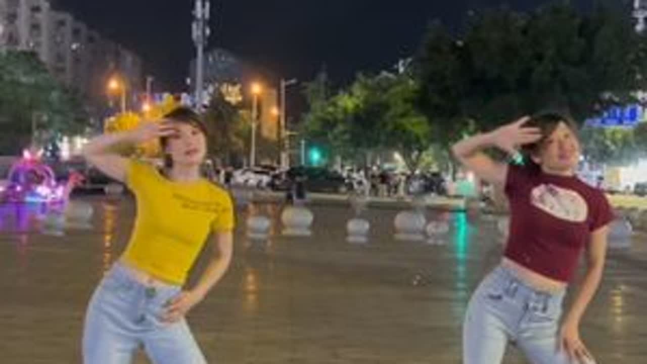 #最爱广场舞完整版 #扭扭更健康 #善待自己学会快乐