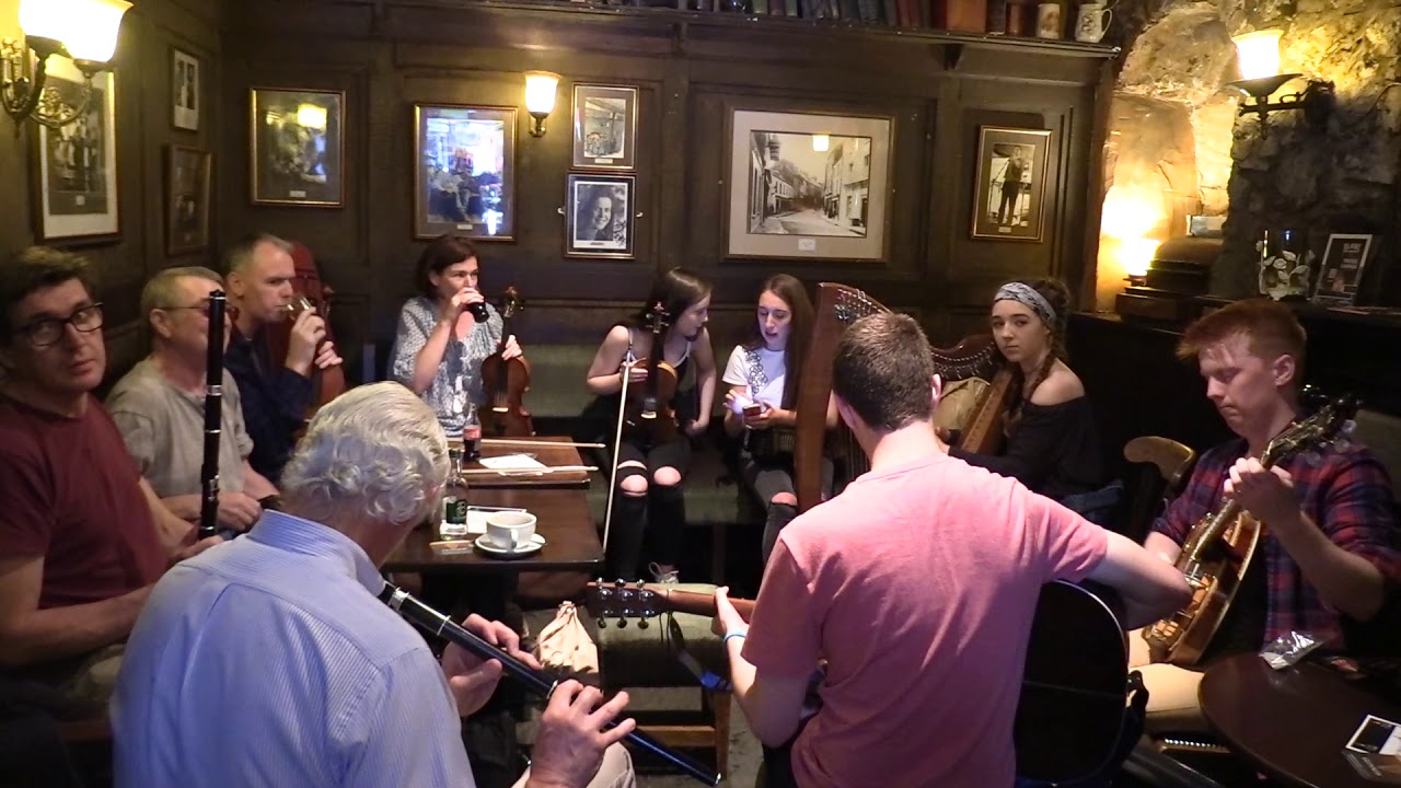 Fleadh Cheoil 2017 Trad Session in Cruises Bar Ennis