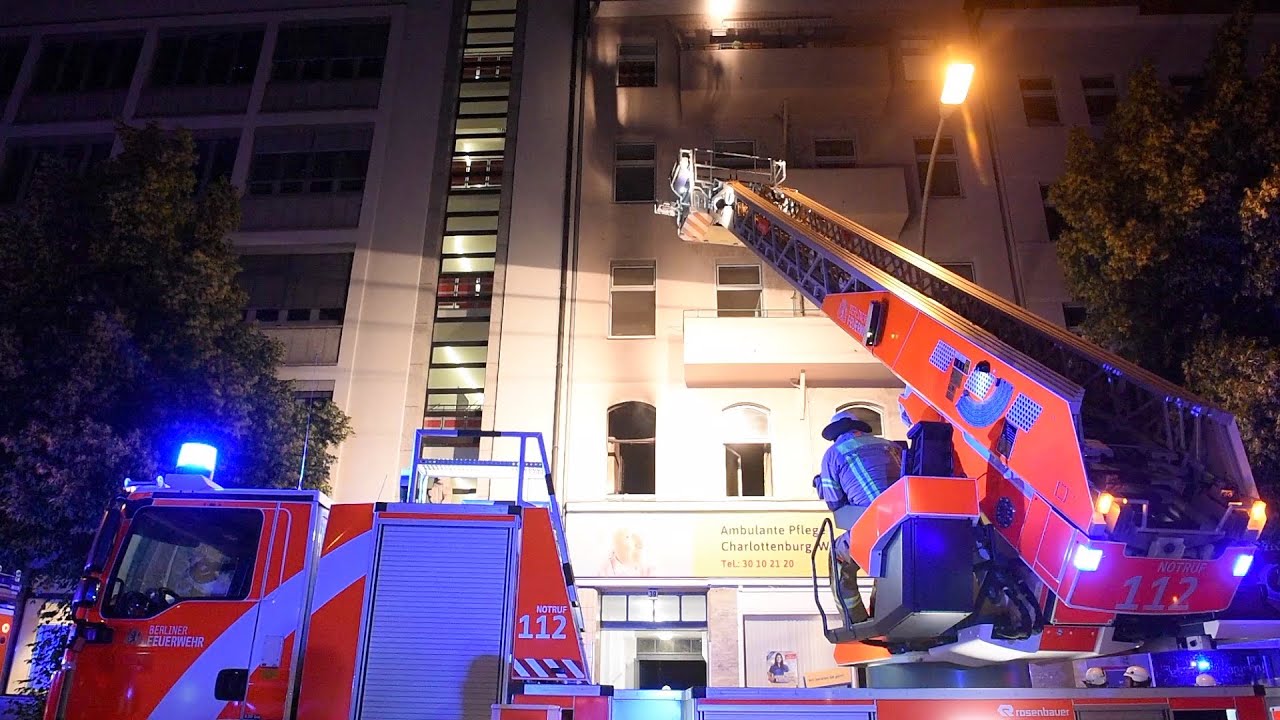 Brand-Drama in Wilmersdorf: Mutter springt mit Kind (7) aus dem Fenster!