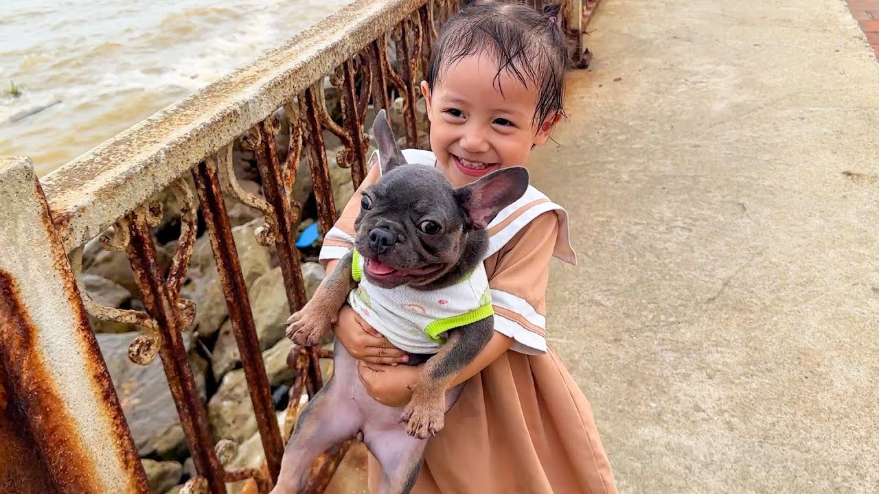 Diem holding Mun dog running after her mother looks so funny