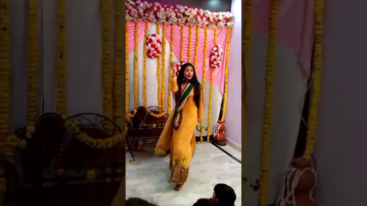 mere piche zamana Sara dupatta ko sambhal soniye Hindi song