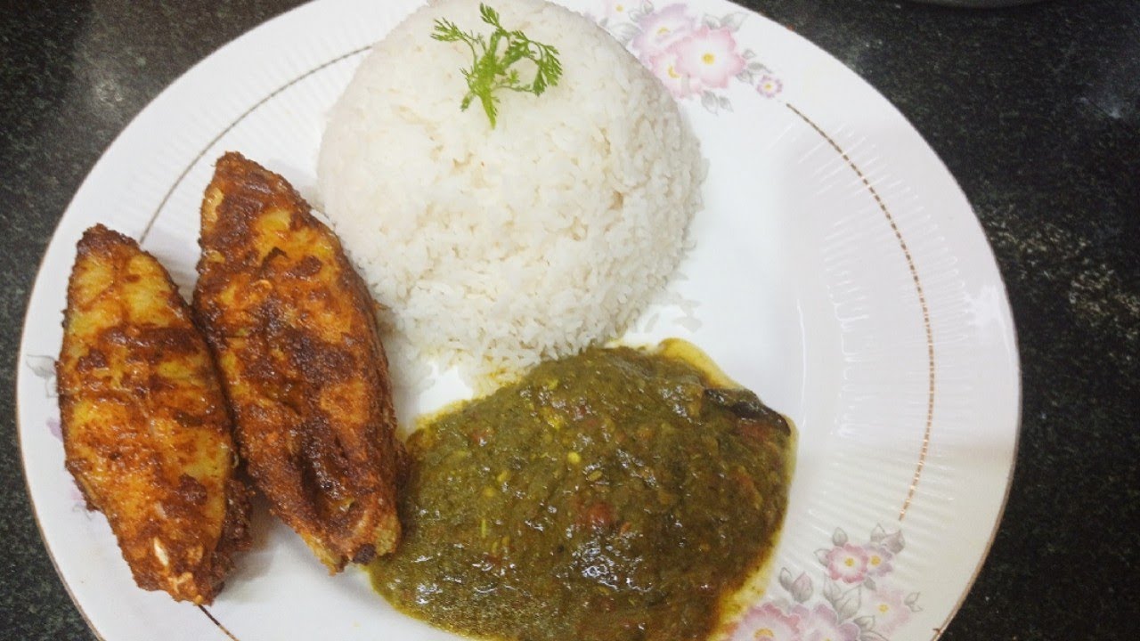 Khatti-Bhaji ka salan aur Machli fry. (Bangalore Lunch Combo)