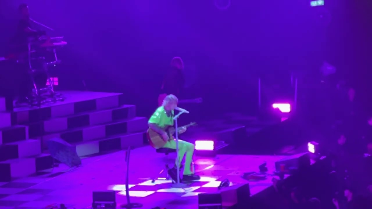 Machine gun Kelly live in Dublin 2022 acoustic set