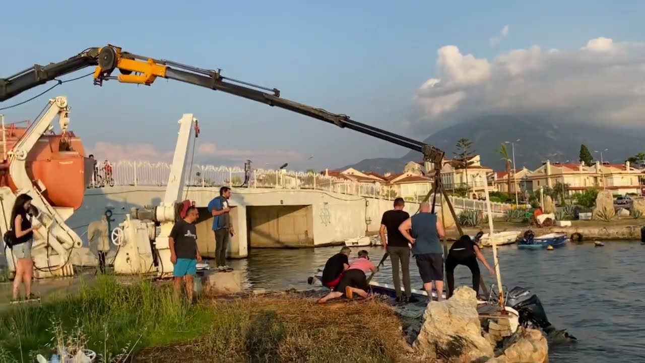 Sahilde Tekne battı (Boat Sinking)