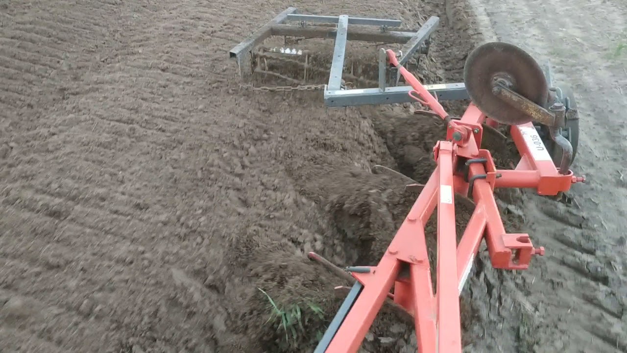 Orka przedsiewna z wałem strunowym, Zetor 7211. Pług 4 skibowy.