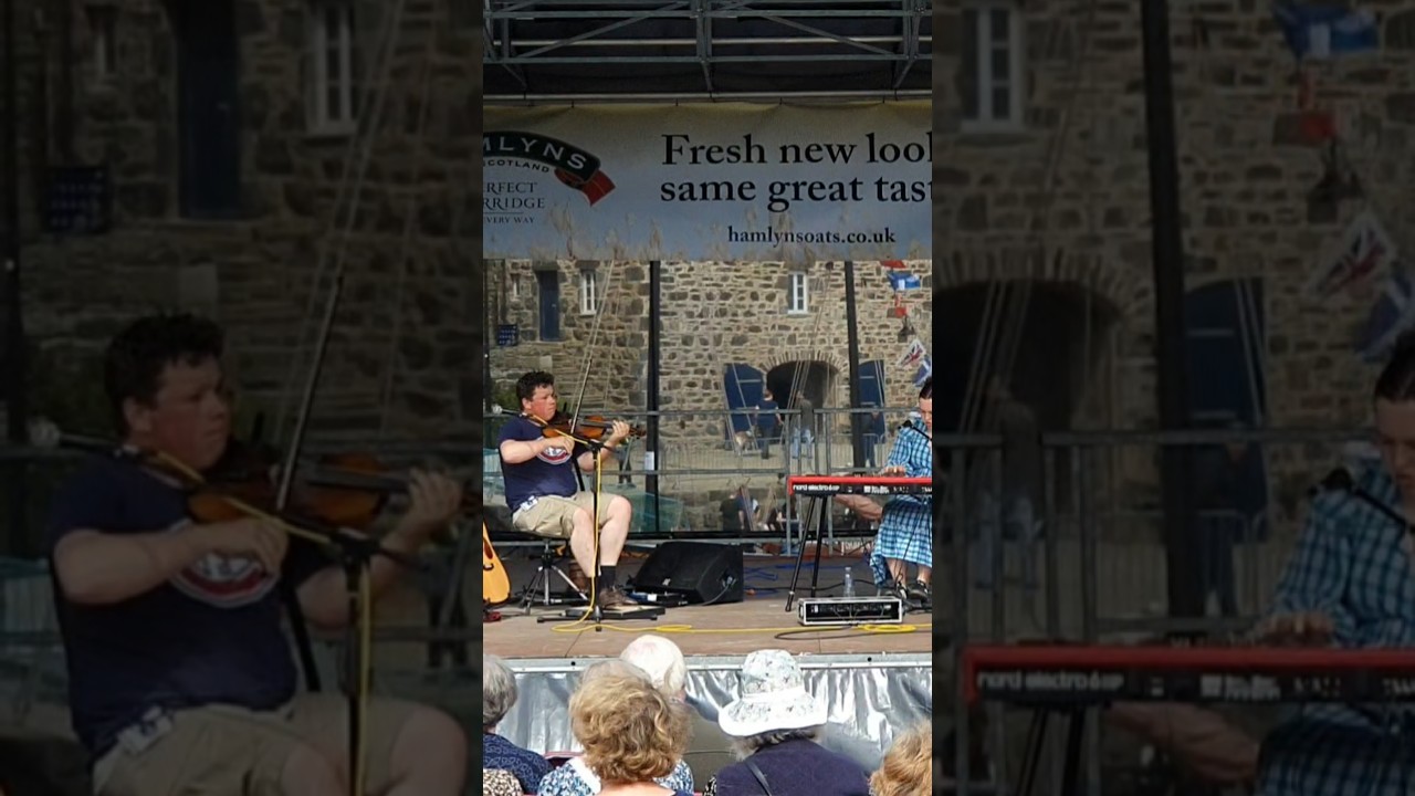 Arthur Coates and Ellie Beaton - The Peeler's Jacket - Reel - Portsoy Boat Festival. Scottish Music