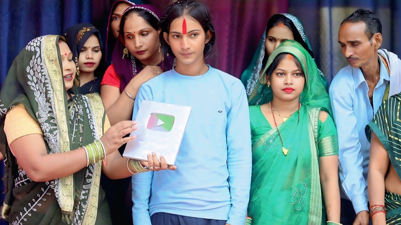खुशबू रानी ने मेनिका को दिया डबल खुशी सिल्वर प्ले बटन और मोबाइल सारे परिवार खुशी से झूम उठे
