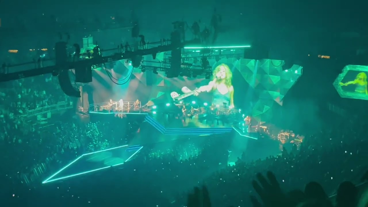 Carrie Underwood (Feb. 18, 2023 | Prudential Center - Newark, NJ)