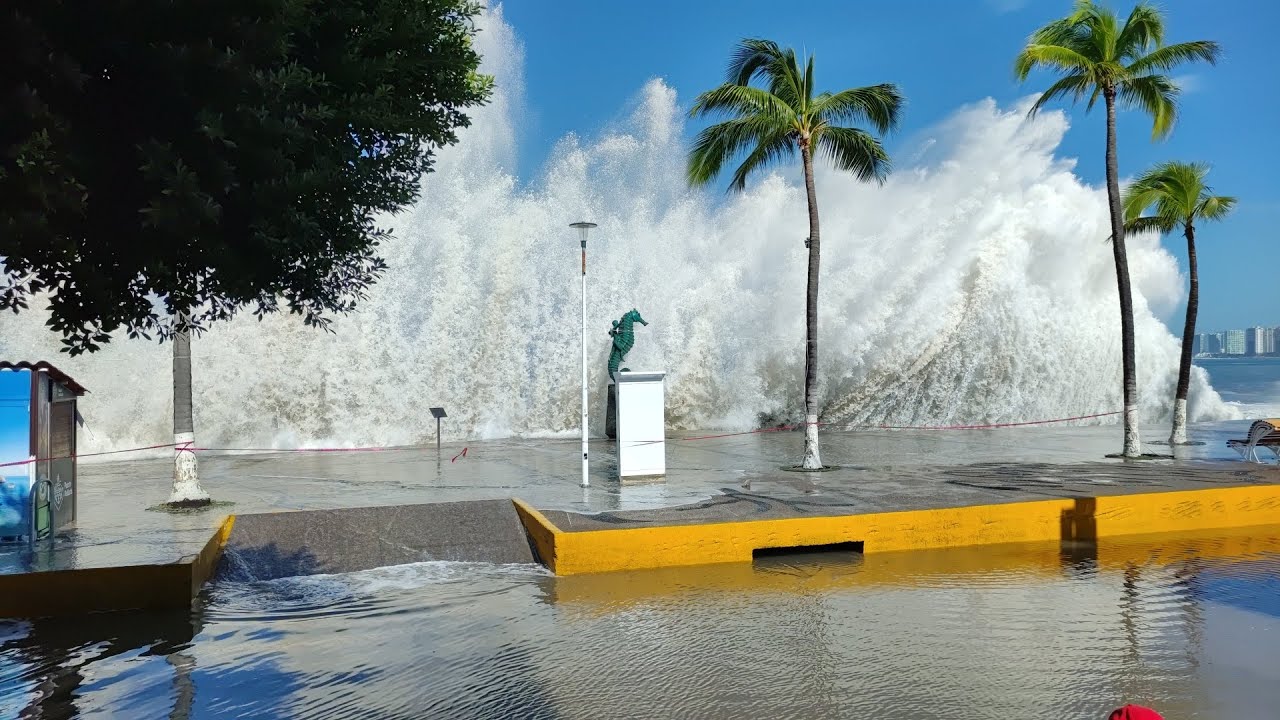 Así amaneció el malecón de puerto Vallarta Jalisco por el huracán Priscila 