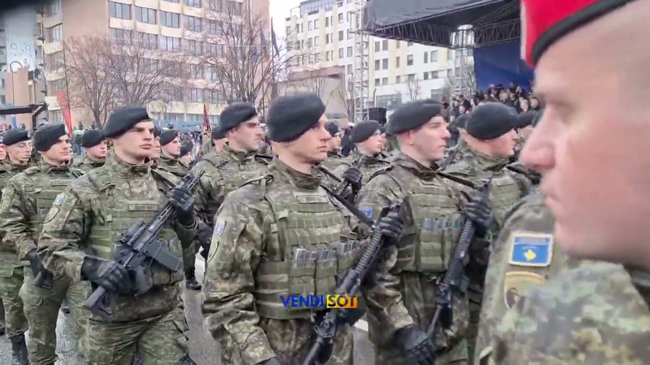 Pamje nga parakalimi i FSK-së, me rastin e 18 vjetorit të Pavarësisë së Kosovës 🇽🇰
