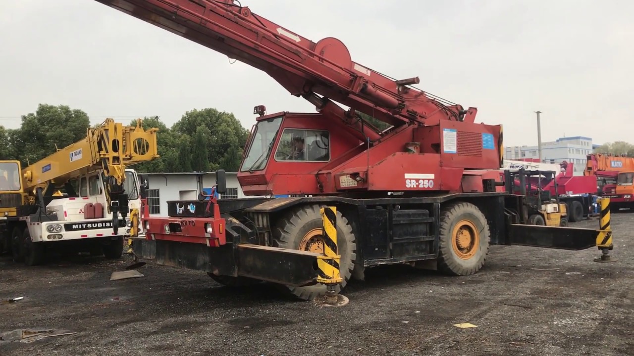KATO 25 ton Rough Terrain Crane