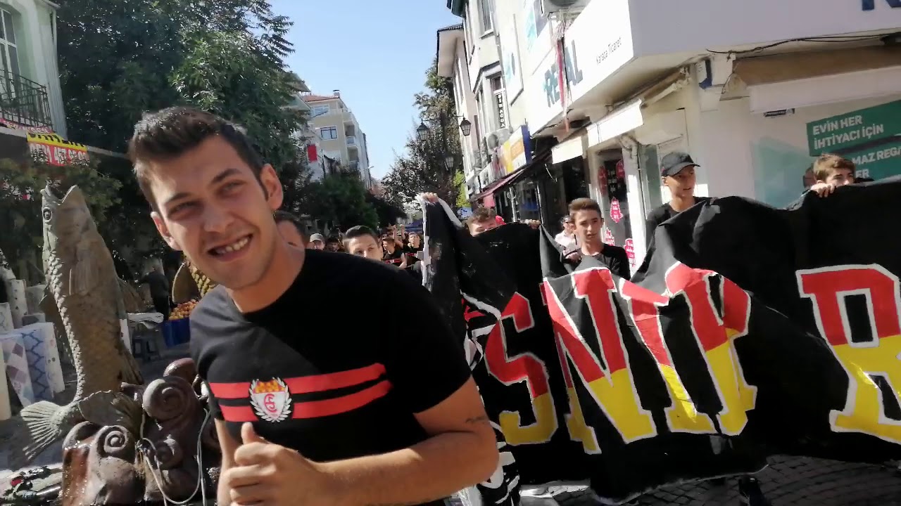 Edirnespor Sınır Beyi Taraftar Grubu Kortej Görüntüleri