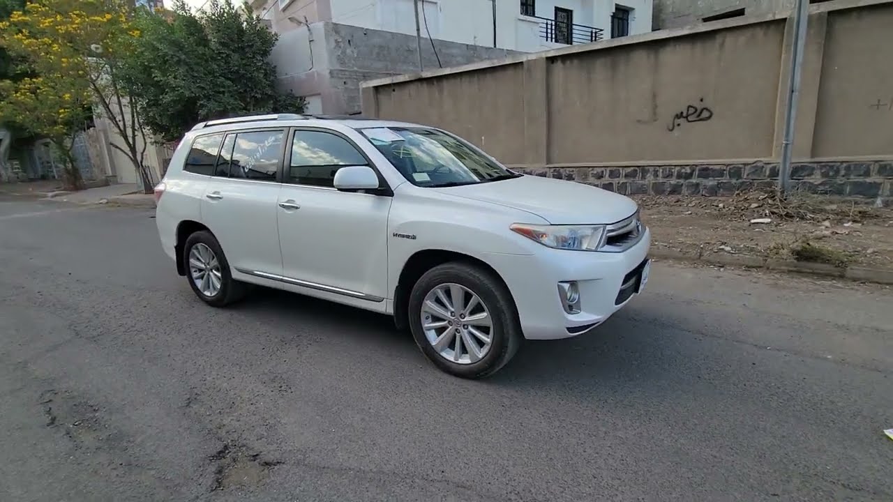 للبيع في صنعاء تويوتا هايلاندر هايبرد رقم واحد موديل 2013 للتواصل : 774002303