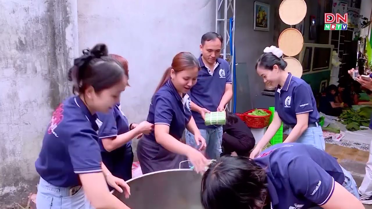 Gói bánh chưng thăm viện dưỡng lão clip 2