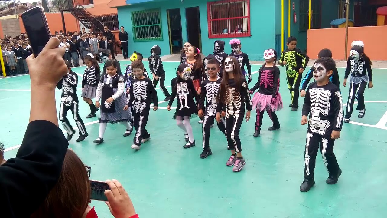 Los huesitos (baile 2° primaria)