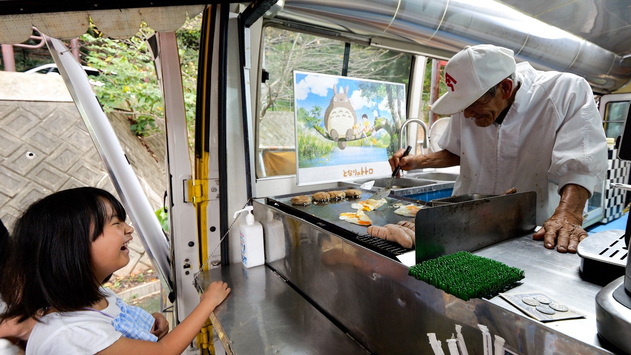 80歳でも現役バリバリのホットドッグ職人！「今屋のハンバーガー」の１日に密着