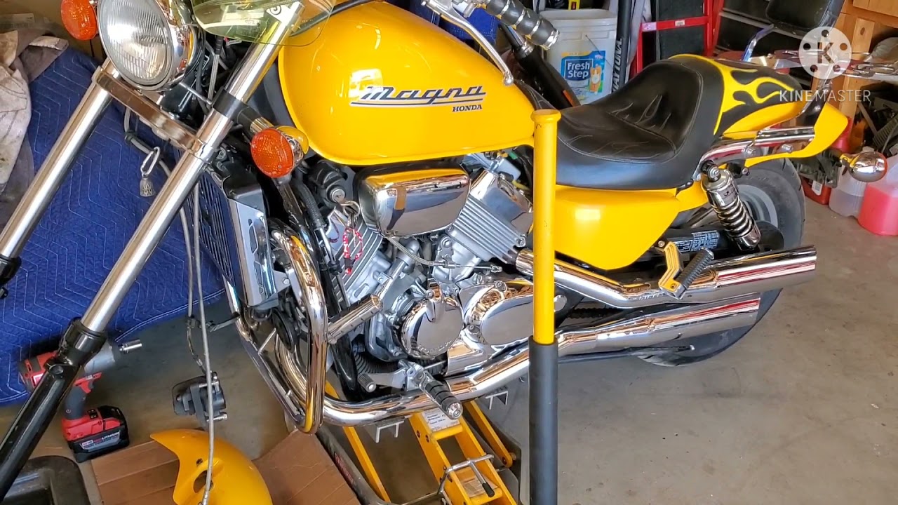 Honda Magna 1996. Fork Seals pt 1