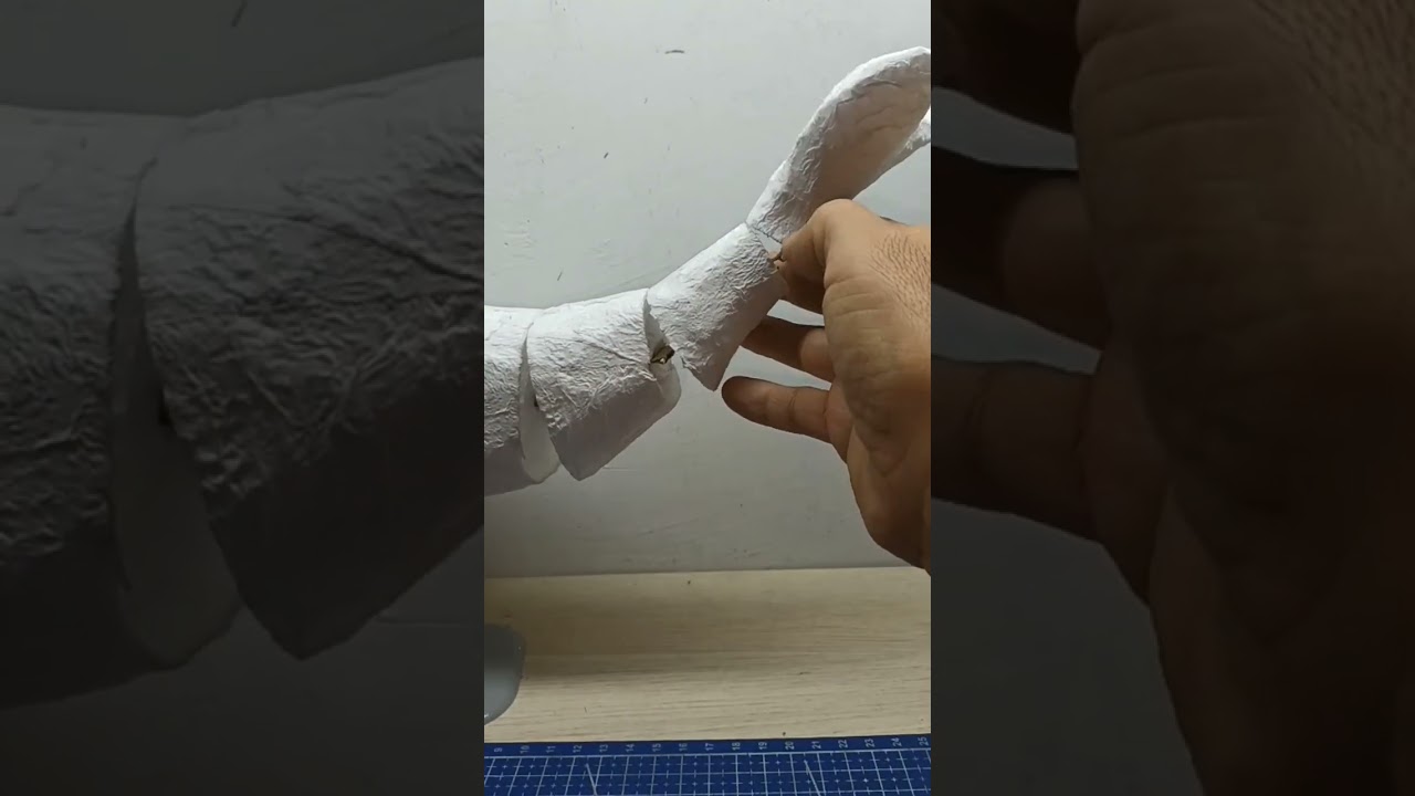Maqueta de ballena con movimiento