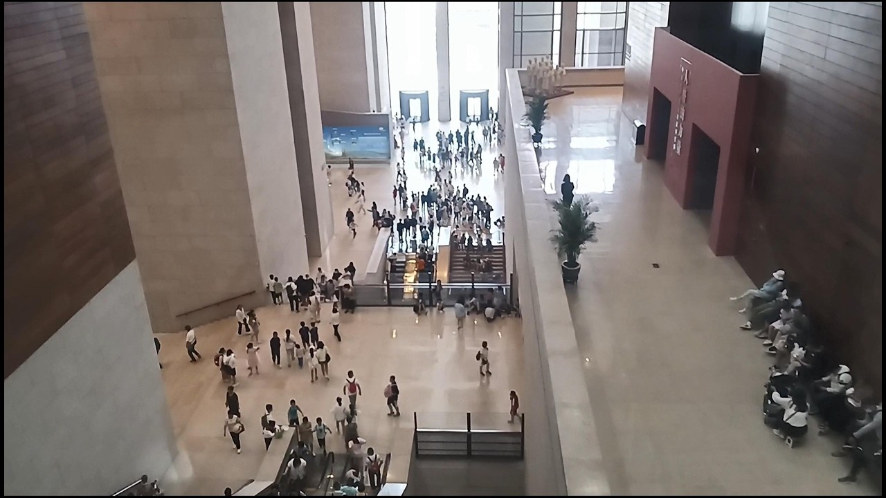 Inside the National Museum: Crowds, Cool Air & Living History | 1 July 2023