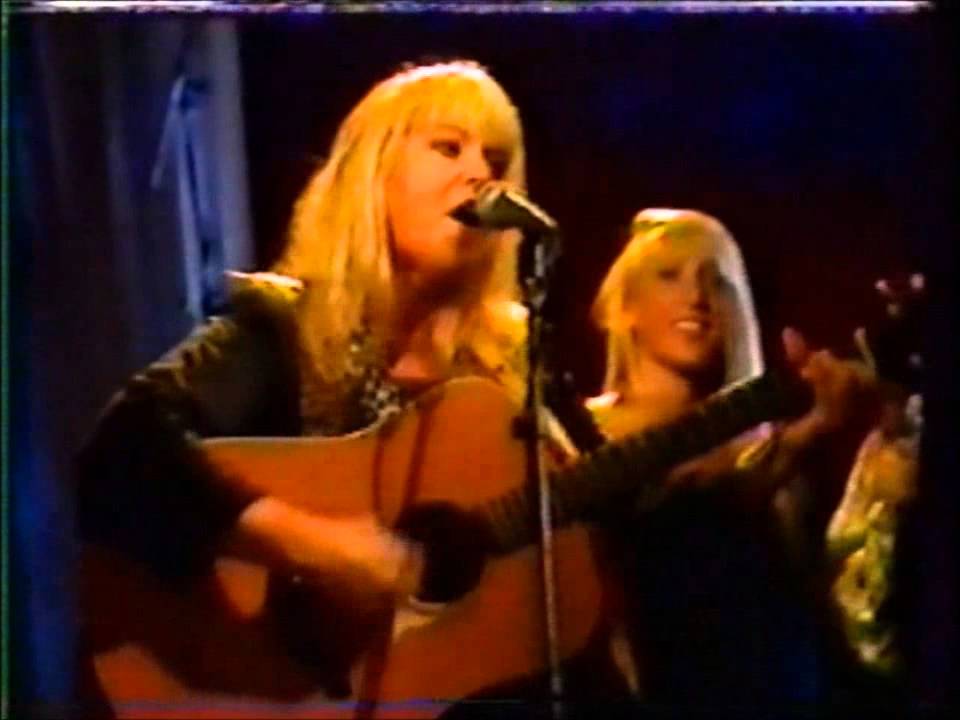 Taking a bath - Melanie in German TV 1991