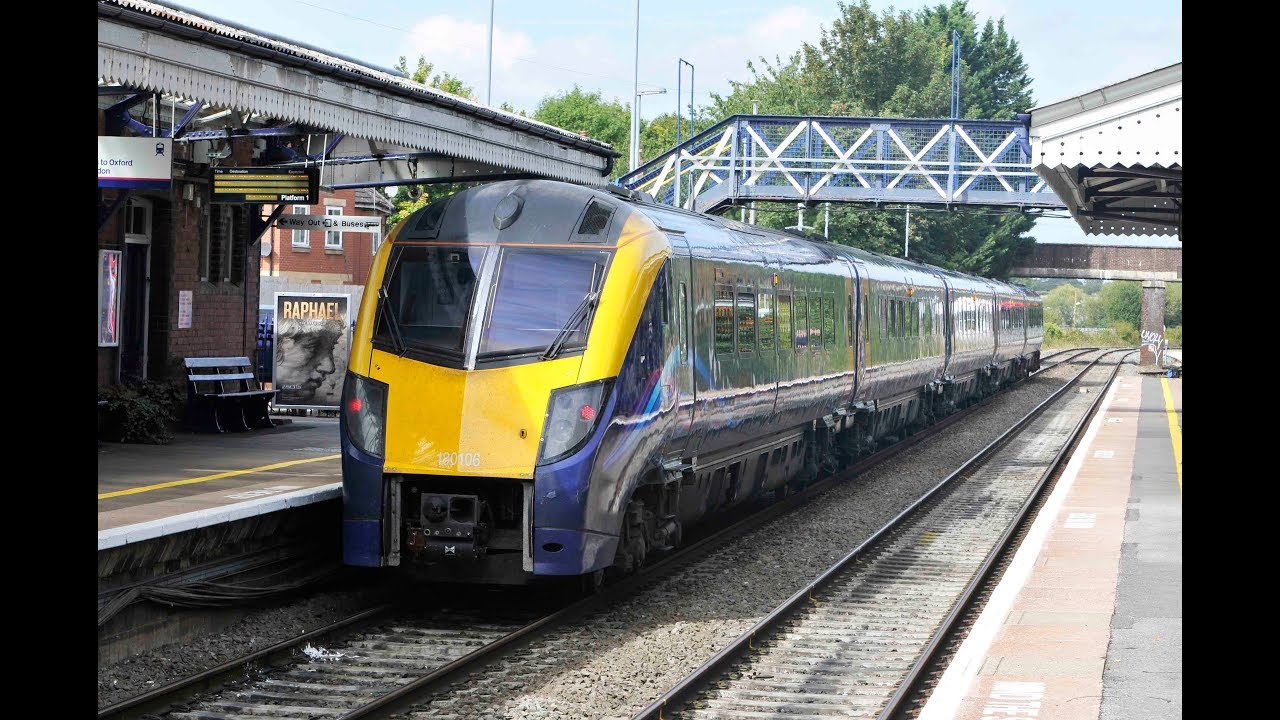 TRAINS AT EVESHAM STATION ON THE COTSWOLD LINE (OXFORD TO WORCESTER) - 26th August 2017