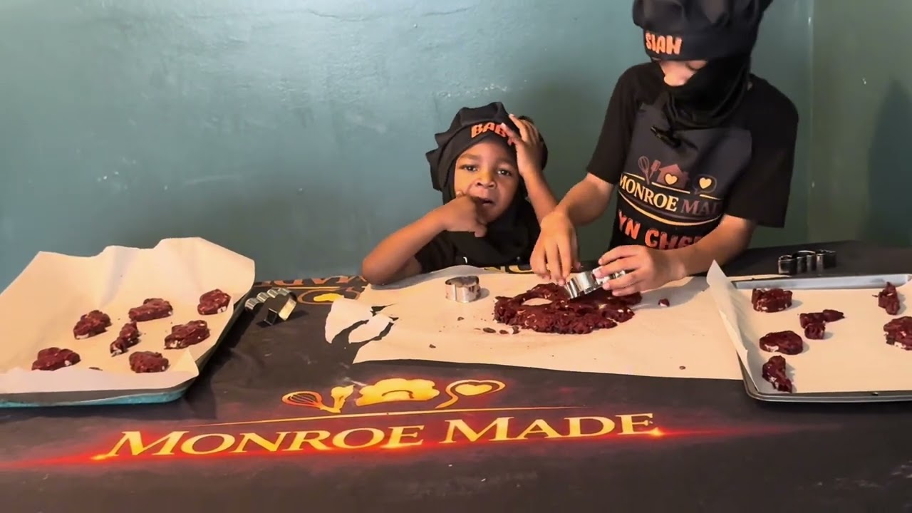 Baby J & Chef Siah Make Red Velvet Oreo Heart Cookies ❤️🍪|Valentine’s Day Special