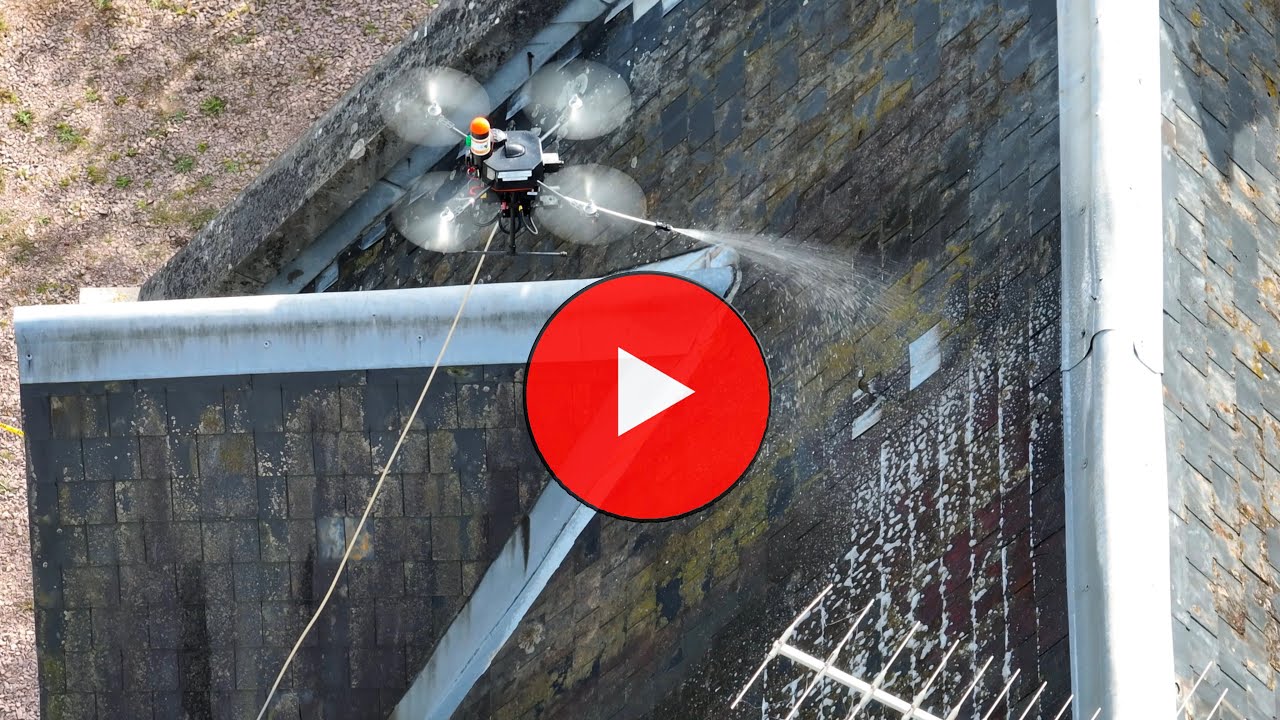 DEMONSTRATION DE PULVERISATION PAR DRONES - CHATEAU DU POINT DU JOUR, CERILLY, ALLIER 03