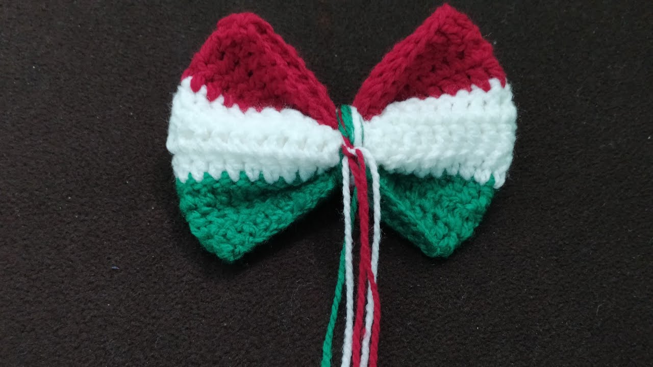 Moño tricolor tejido a crochet