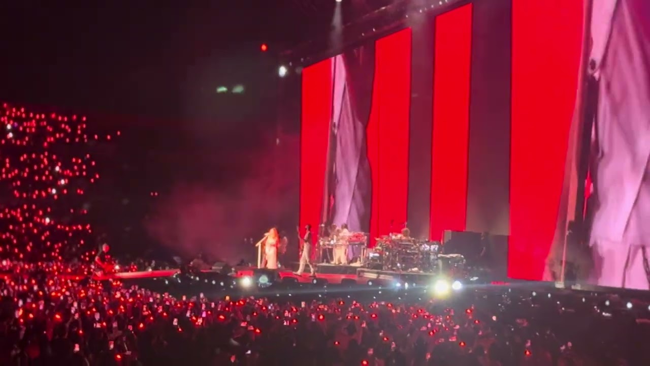 Shakira live