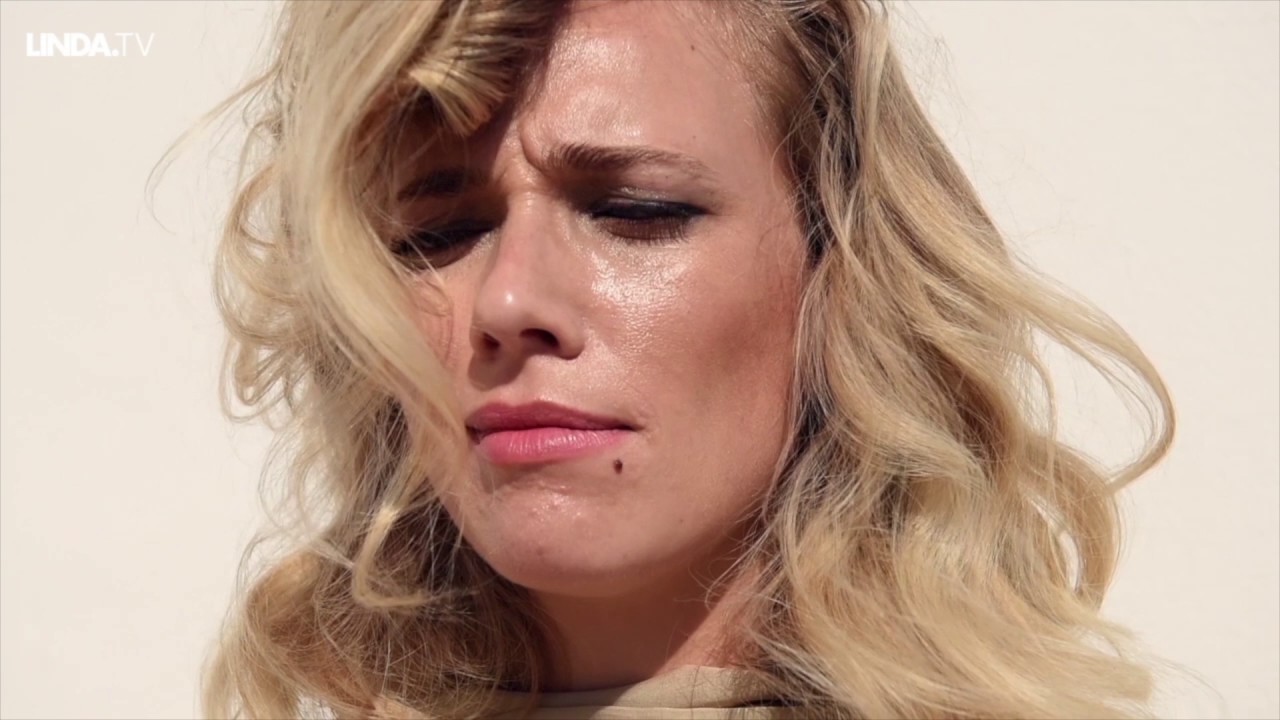 Jennifer Hoffman: 'Ik heb eigenlijk niks met mode&rsquo; || BACKSTAGE VIDEO || LINDA.