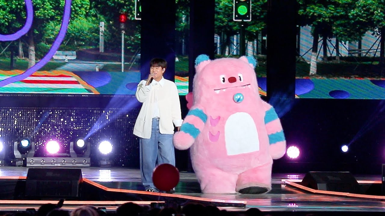 Lee Mujin(이무진) _ Traffic light(신호등) | 서울페스타 2024 개막파티 @서울광장 특설무대 직캠 fancam 서울 특별시 캐릭터 해치와 함께 240501